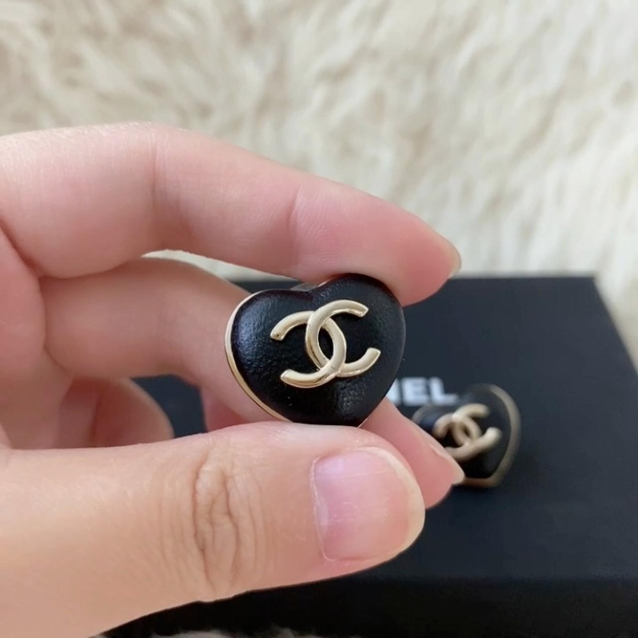 CHANEL Crystal Heart CC Earrings Gold 1293824