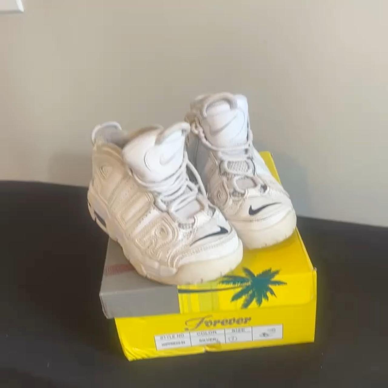 item listed by latee_93