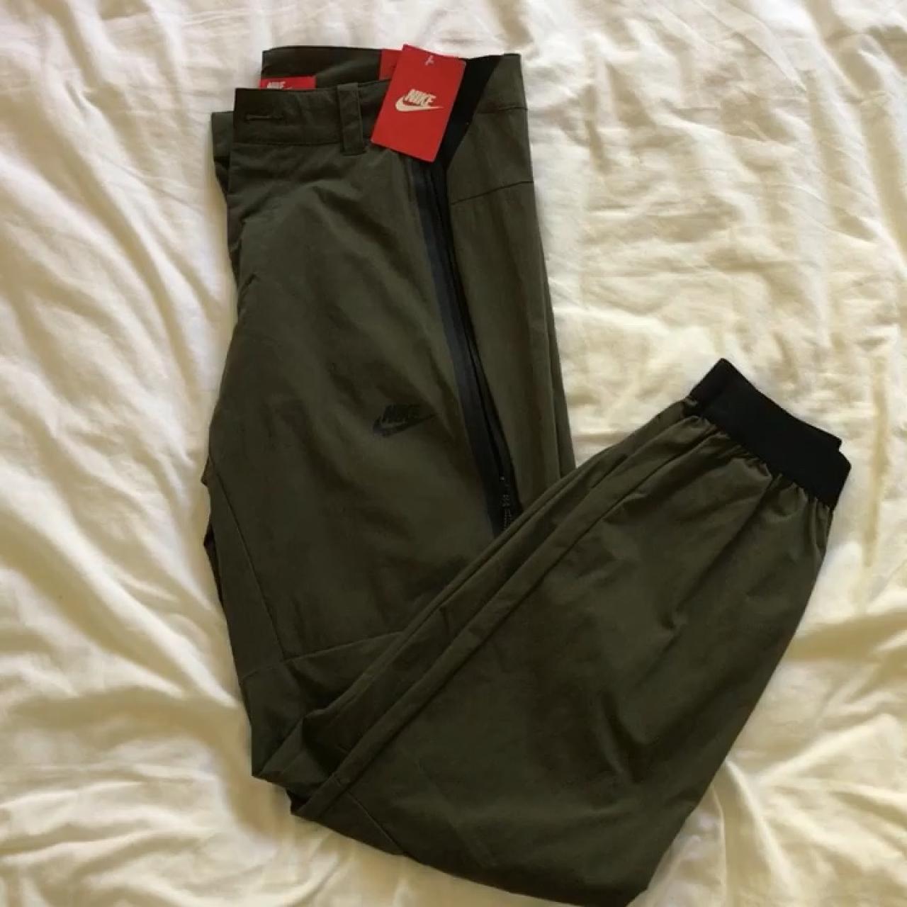 nike tech woven pant t2