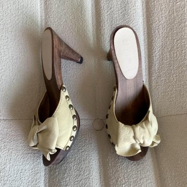 靴 Vintage Miu Miu Cowhide Bow Mules ♡ Miu Miu Wooden Clogs with Leather Bow Ties by | Depop
