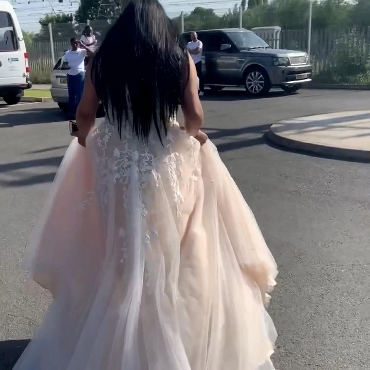 A-Line/Princess V-Neck Sleeveless Applique Prom Dresses