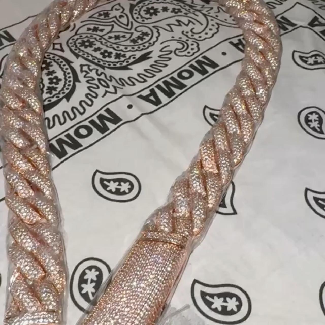 item listed by trendyflexusa