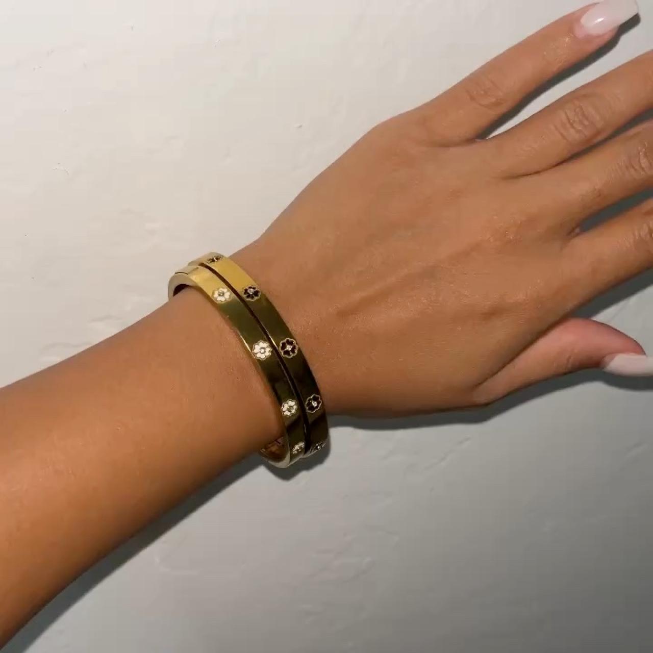 item listed by laridenari