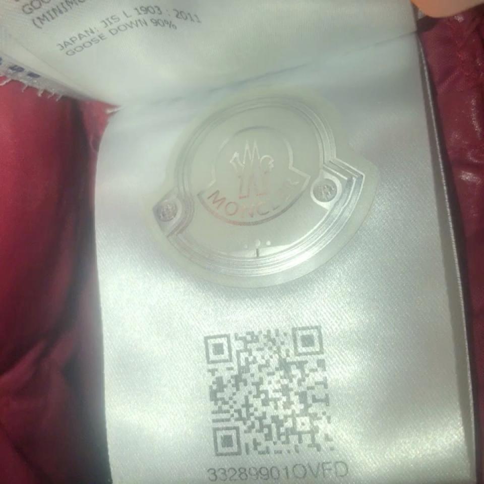 Moncler store hologram check