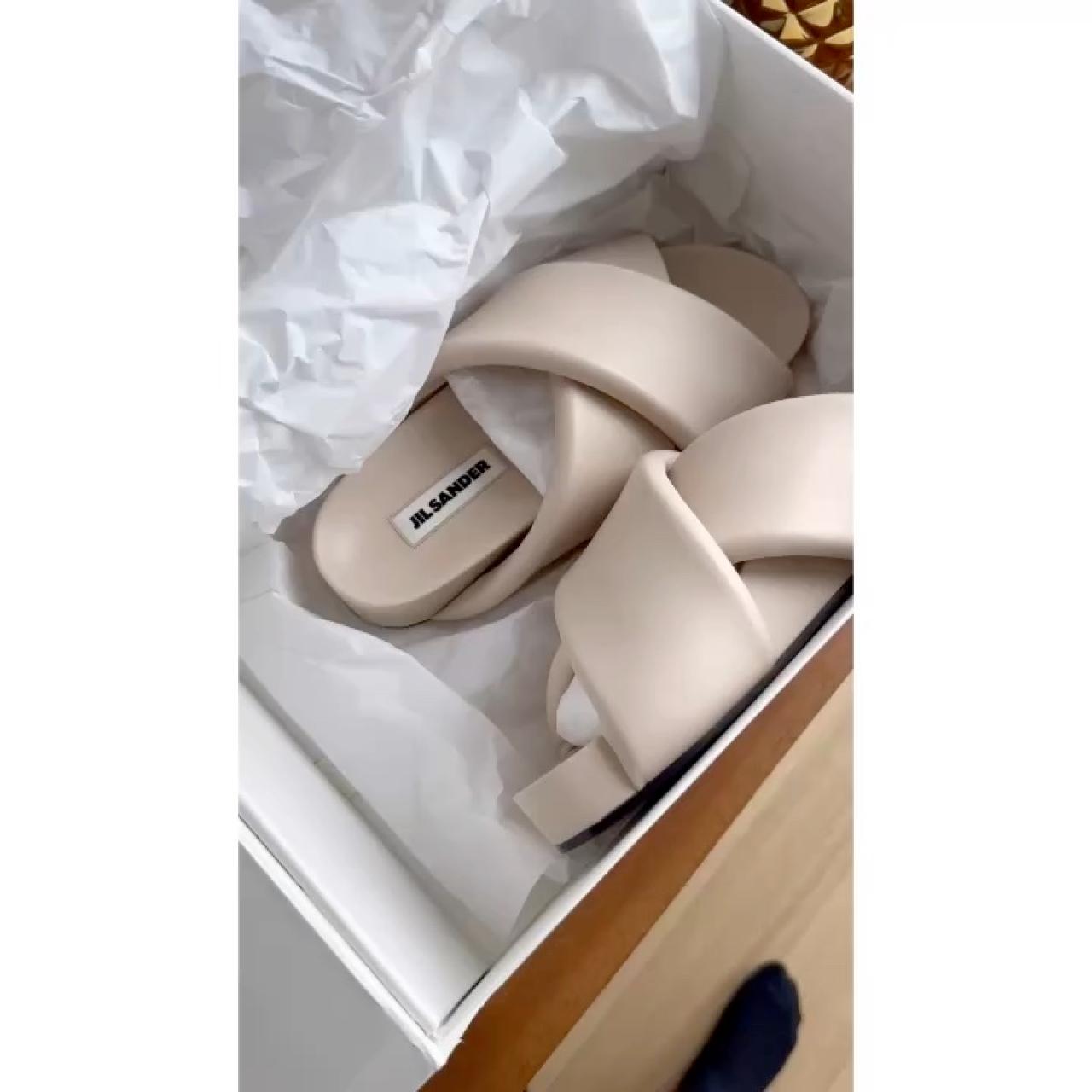 item listed by 7avenue