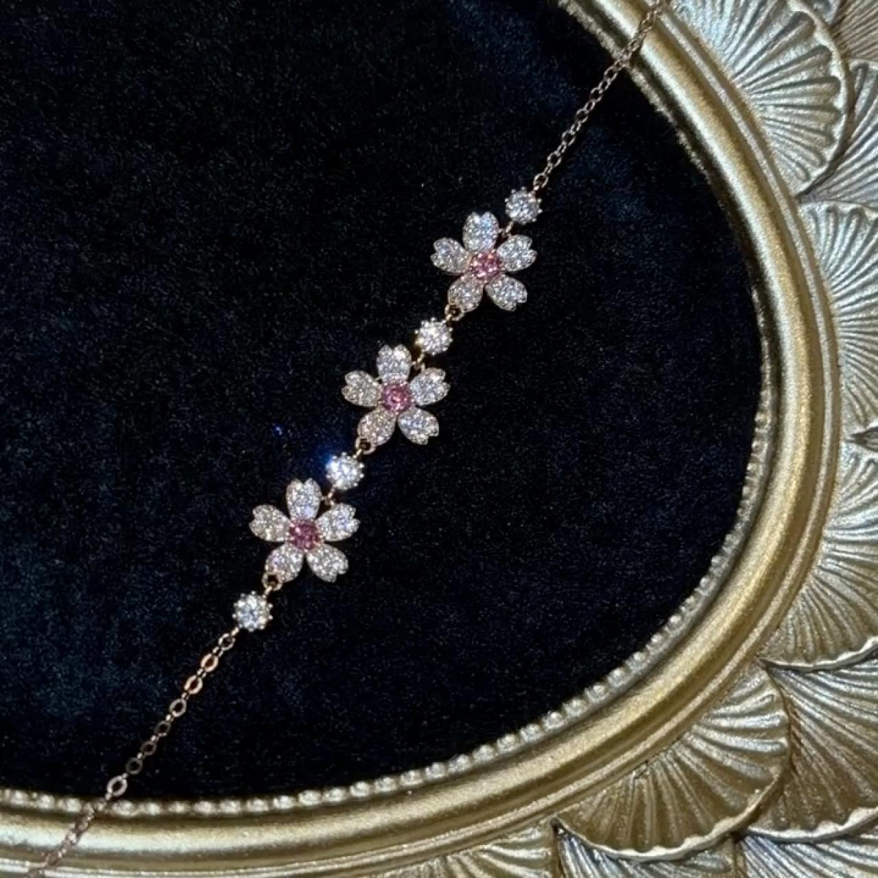 item listed by antiquejewel