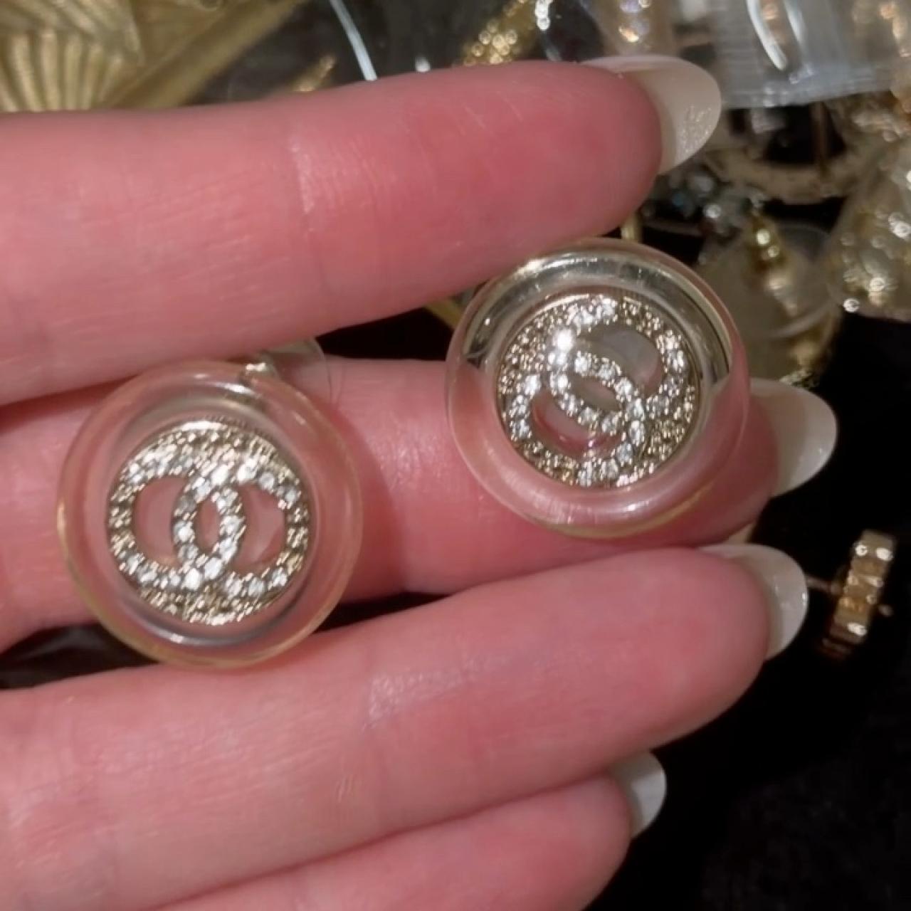 item listed by antiquejewel