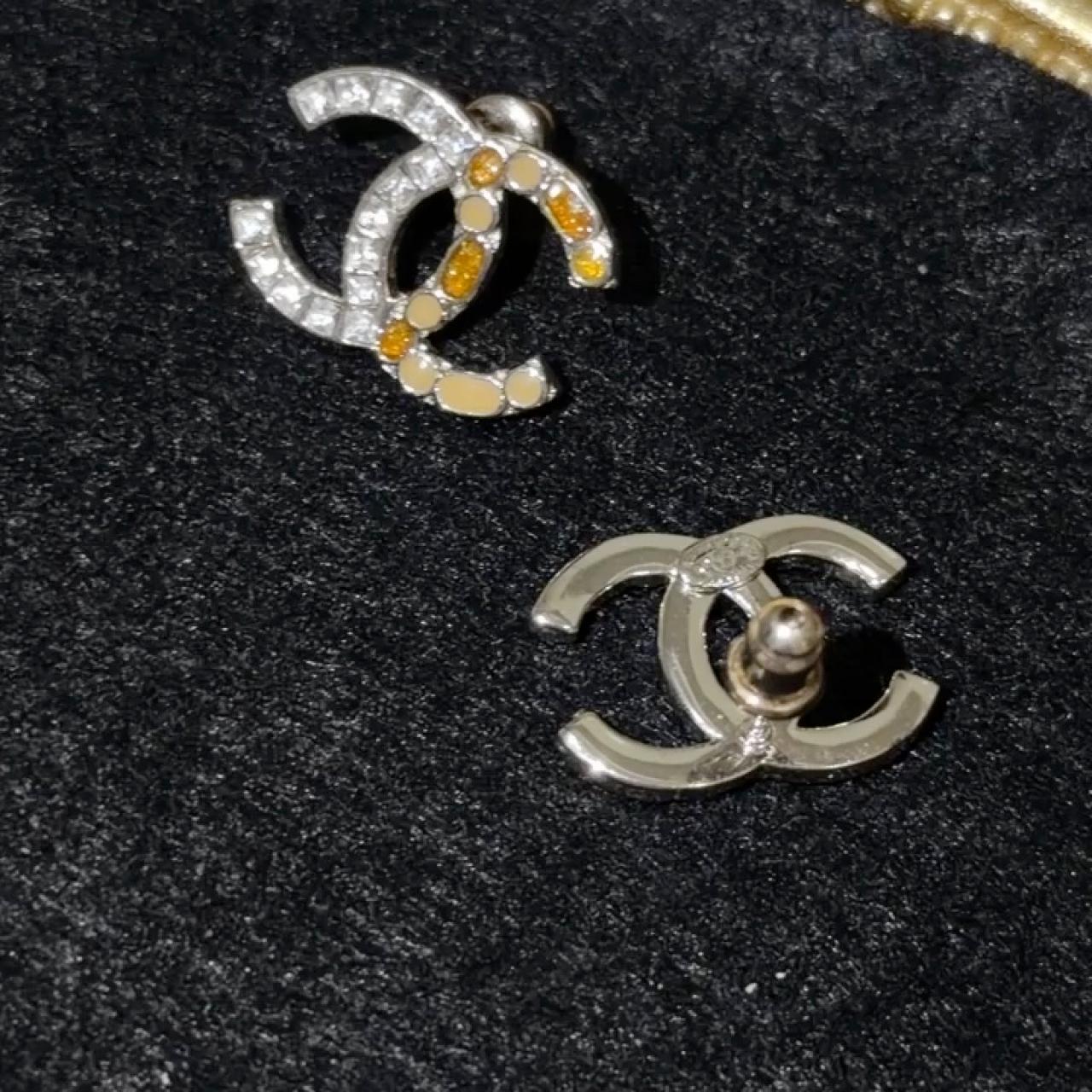item listed by antiquejewel