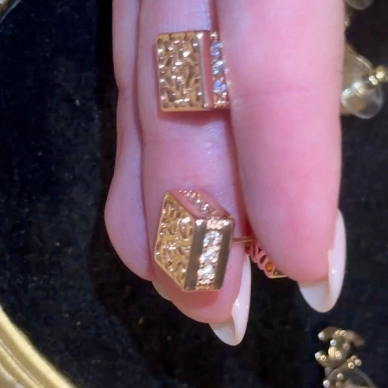 item listed by antiquejewel