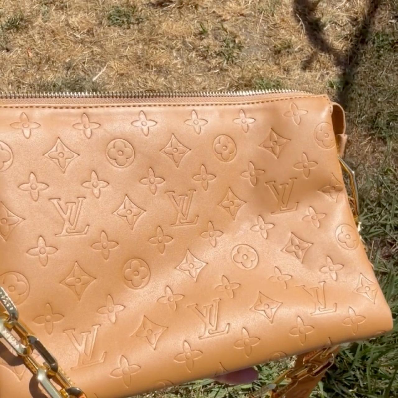 item listed by angieluvvs