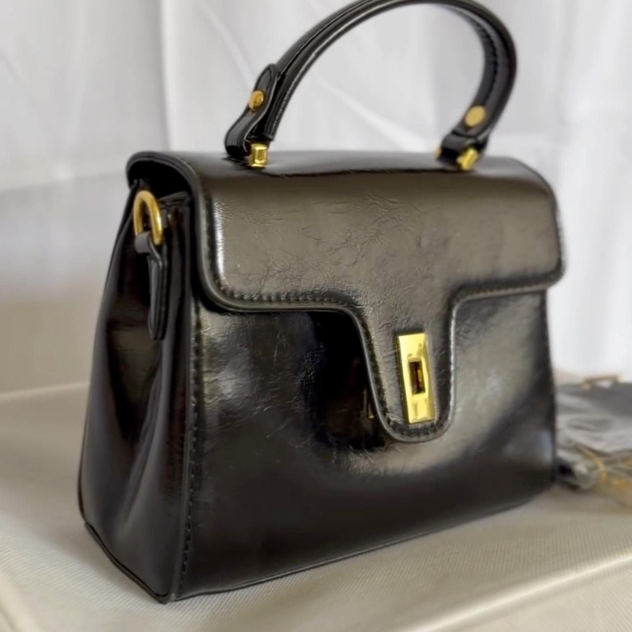 item listed by aprillaav