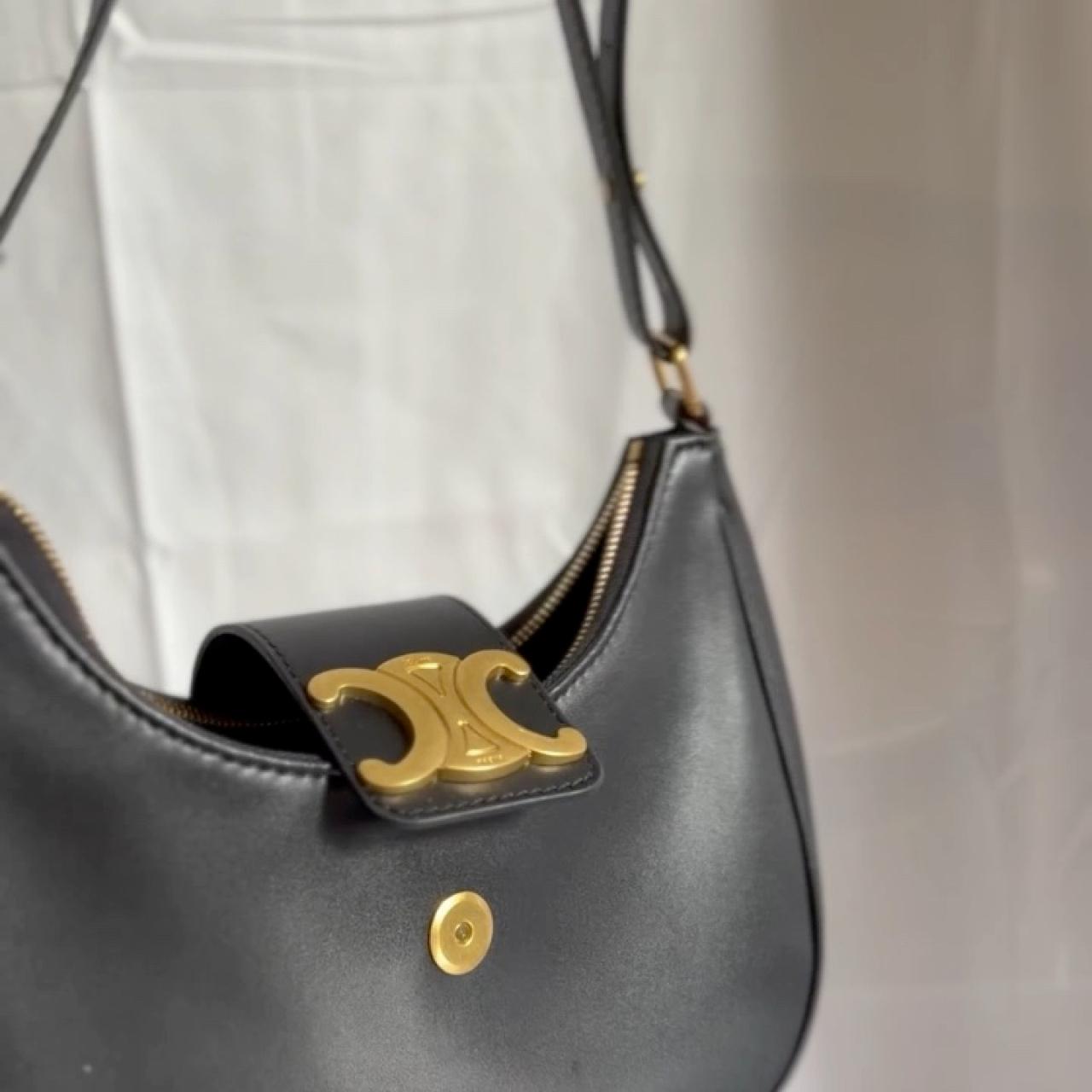 item listed by aprillaav