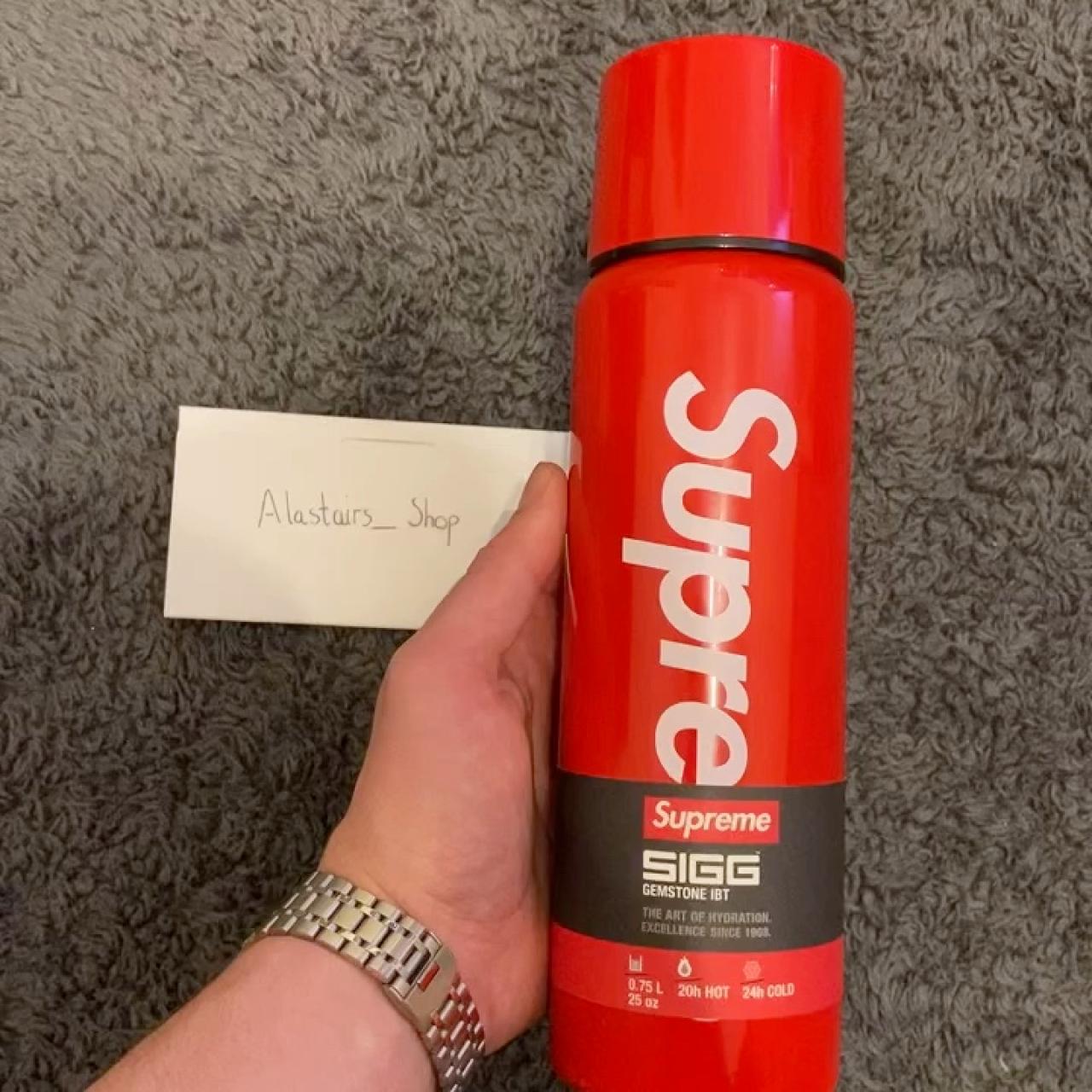 Supreme®/SIGG™ しみつい Vacuum Insulated Bottle