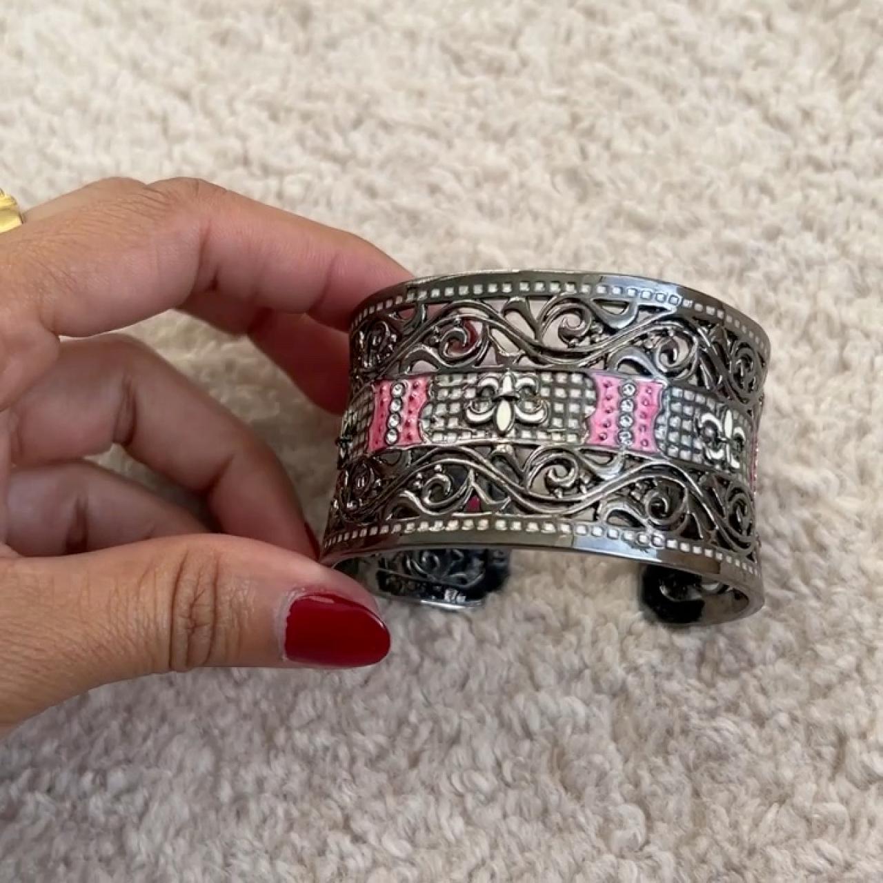 item listed by dollycastro