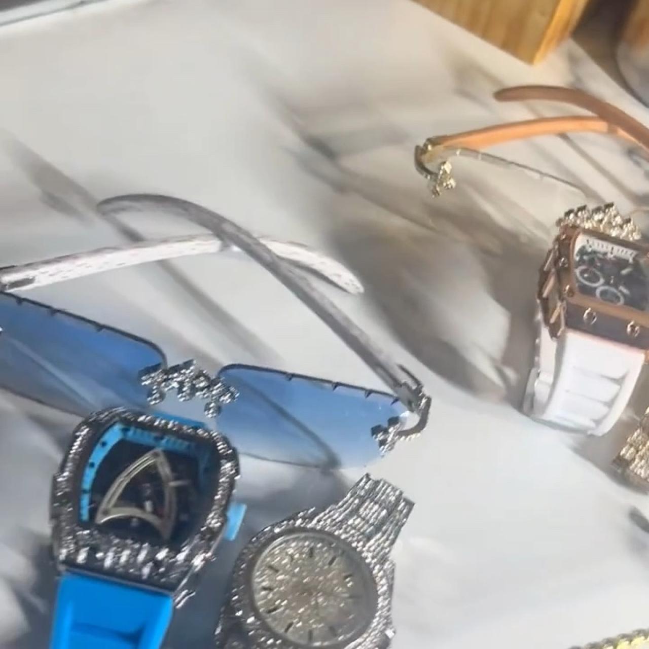 item listed by random_feels