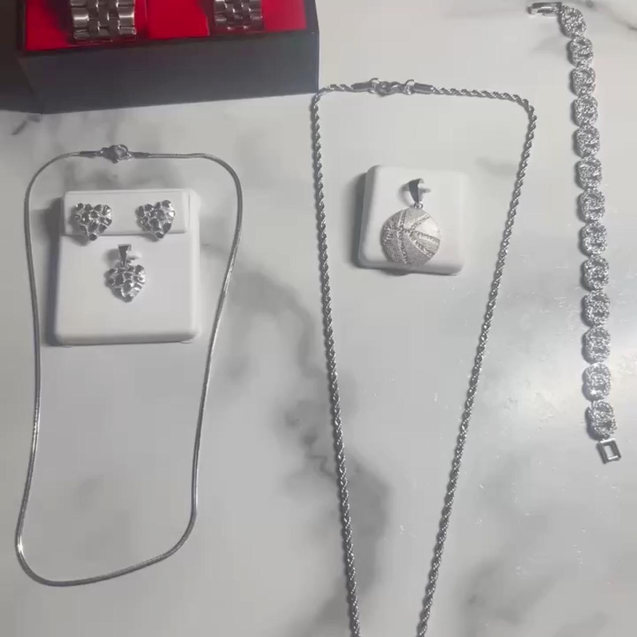 item listed by random_feels