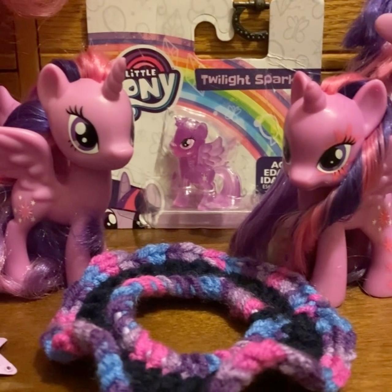 item listed by fandom_carousel