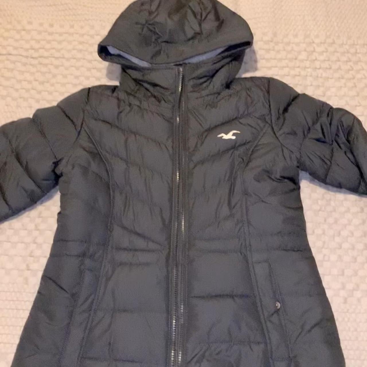 Hollister Sherpa lined puffer jacket in grey. Size... - Depop