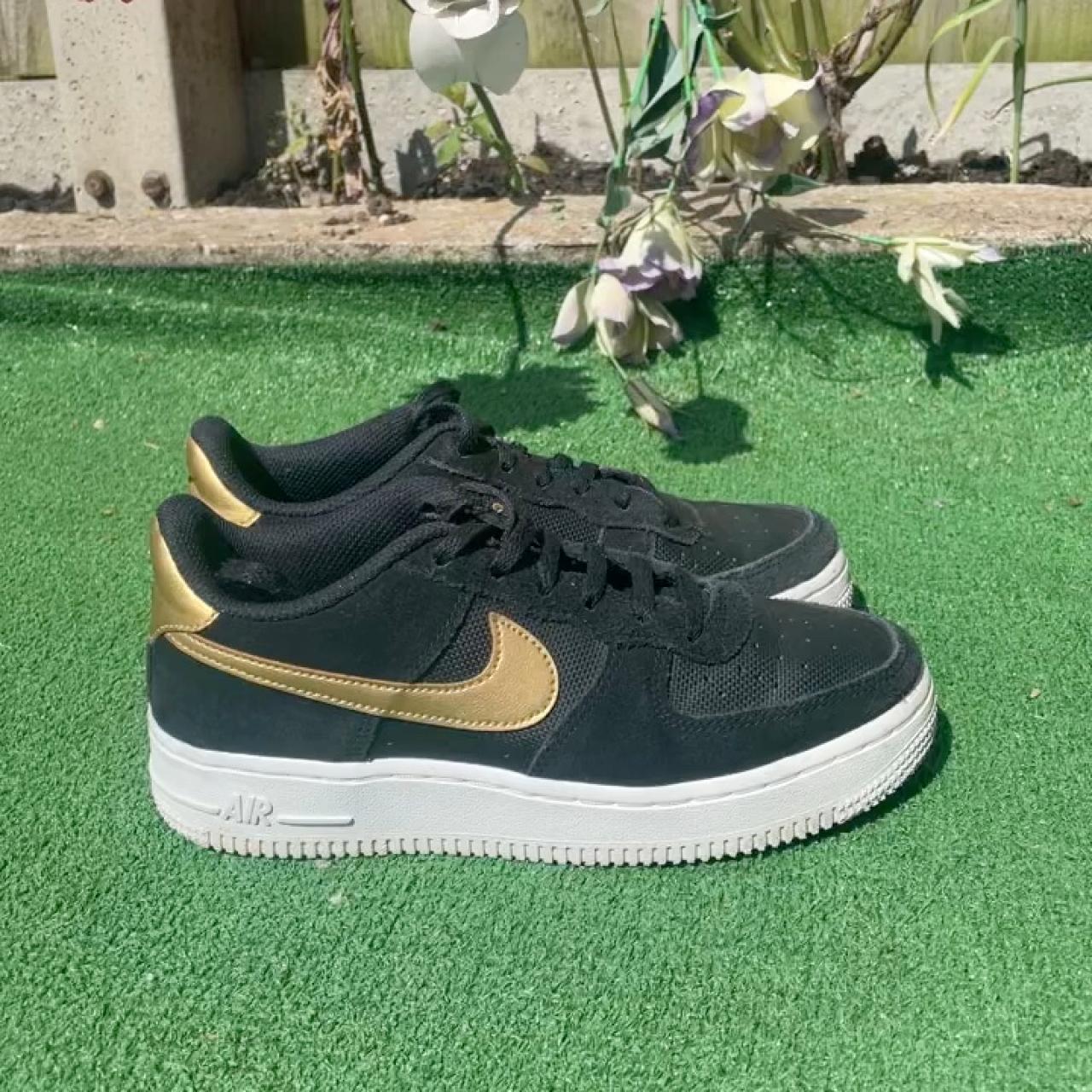 black air force 1 with gold tick