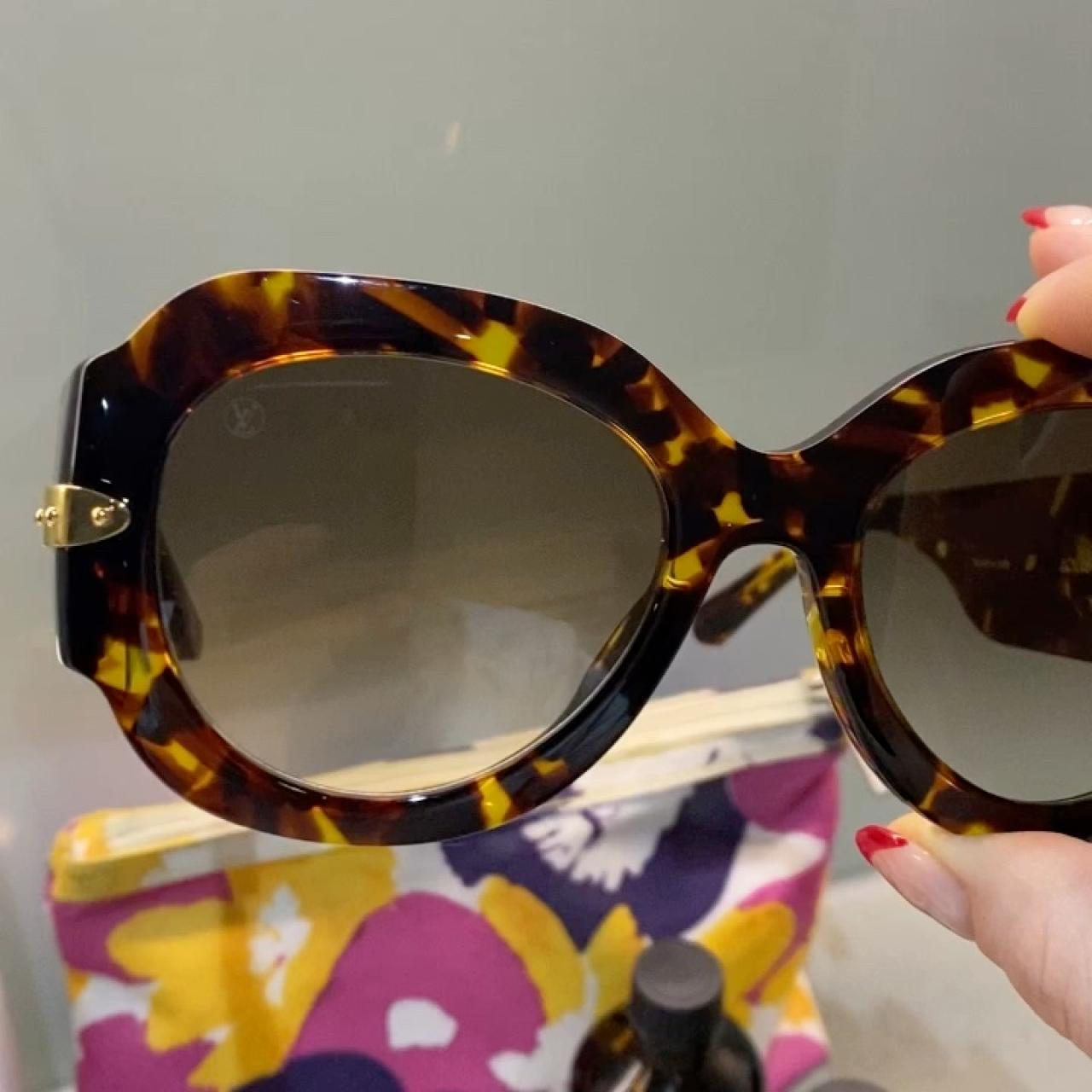 Authentic Louis Vuitton Womens Leopard Sunglasses with Bag &