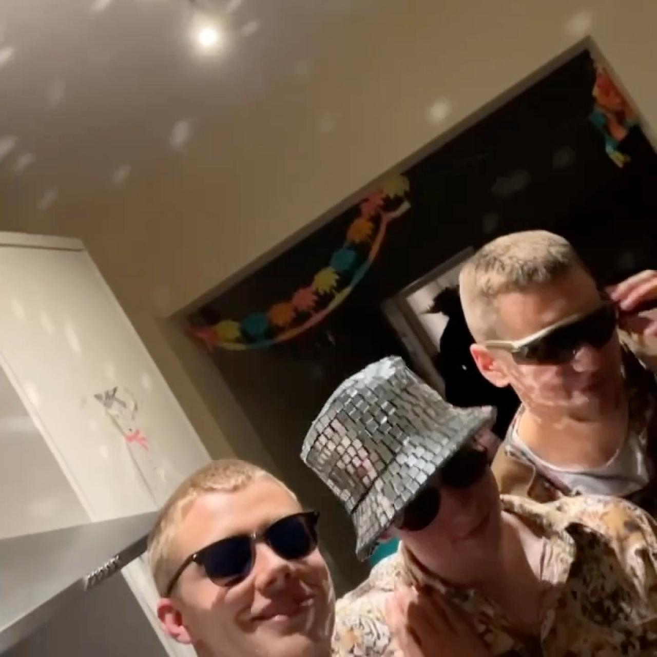 Disco ball bucket hat🕺🏻 AVERAGE 