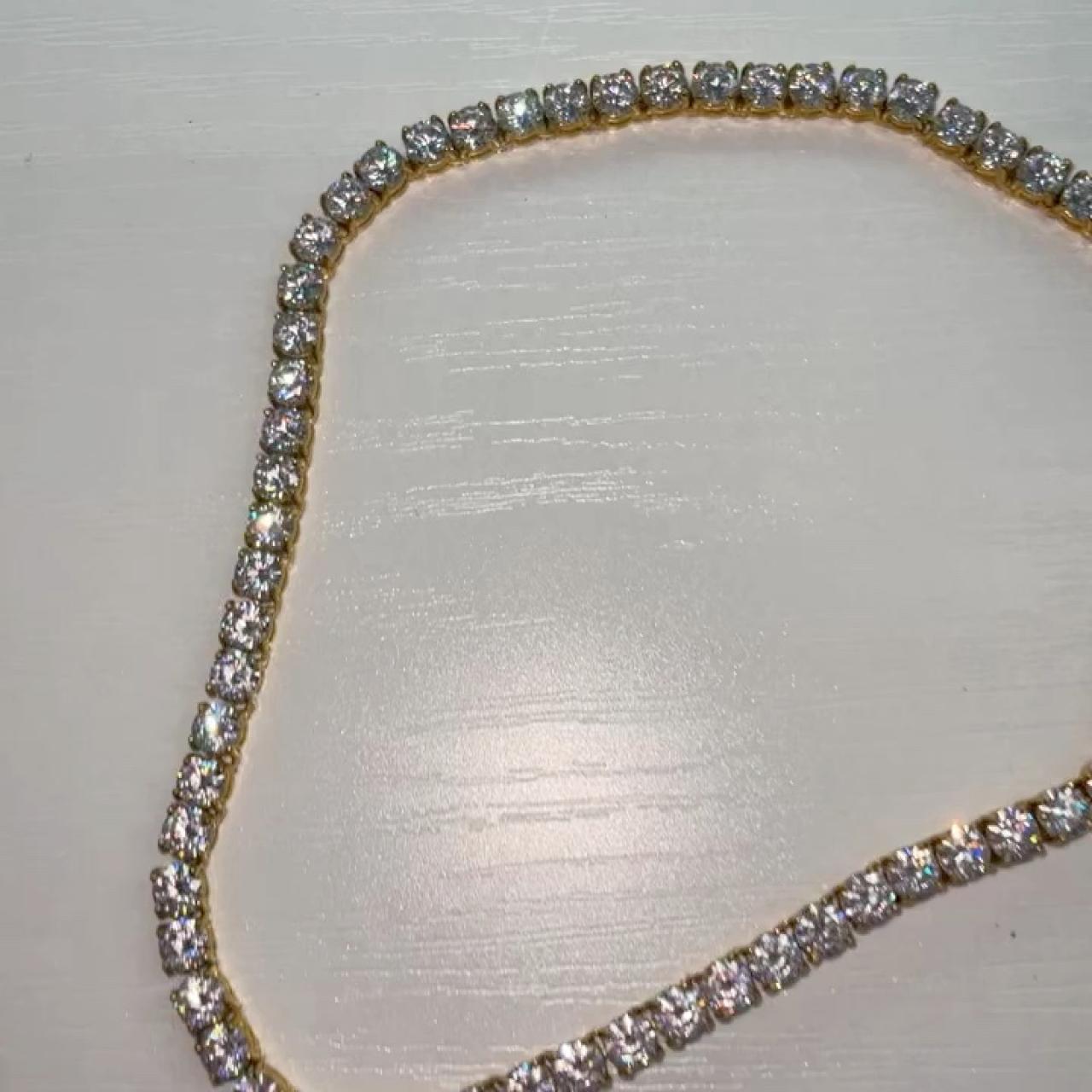 item listed by 2000sbombshell