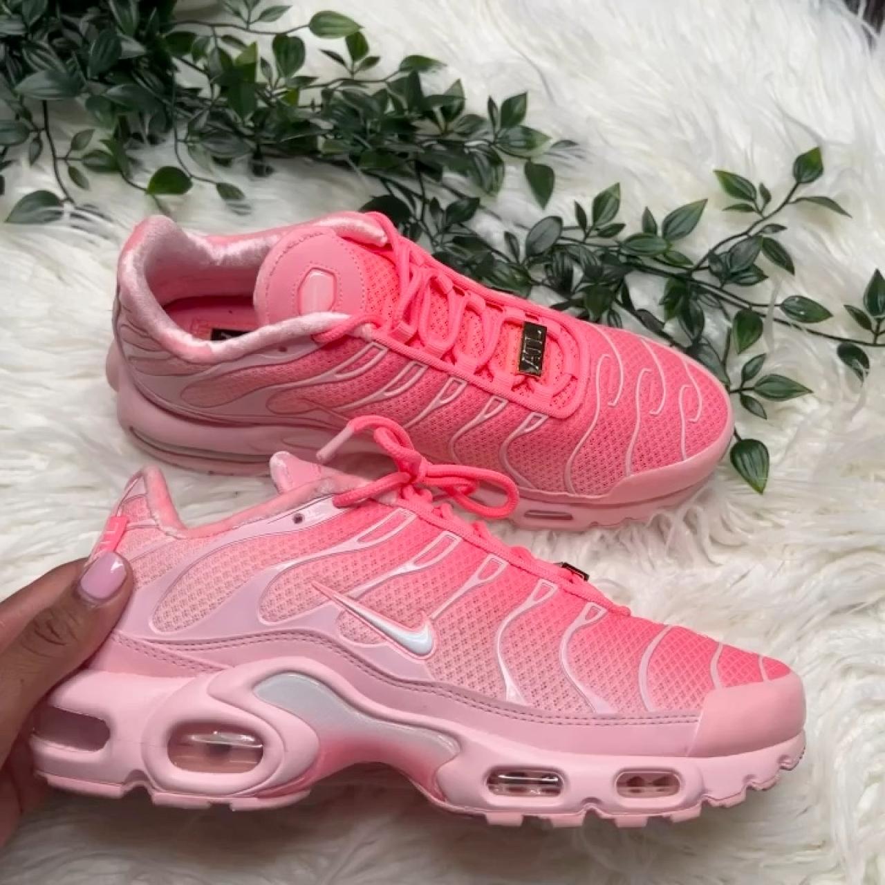 pink nike tn