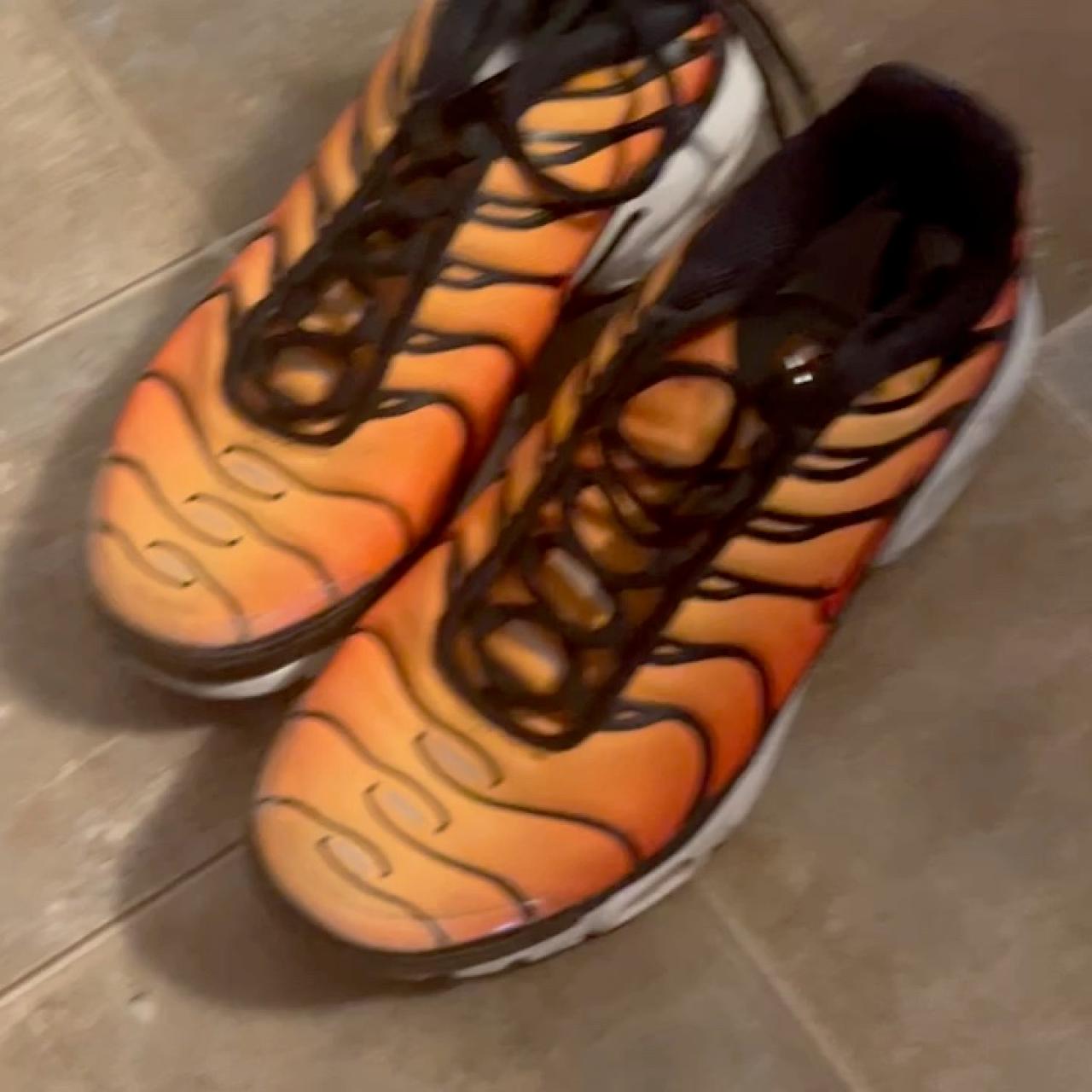mens nike trainers orange