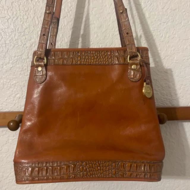 Vintage Brahmin Bag - shoulder straps can be held - Depop