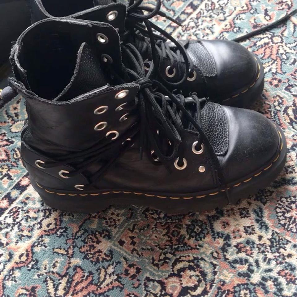 dr martens daria stone boots
