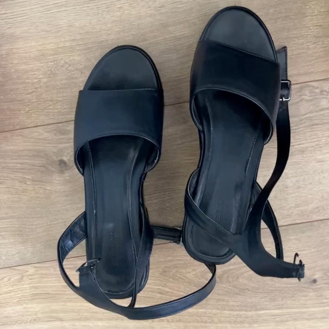 women size 8 sandals #shoes #sandals #oldnavy... - Depop