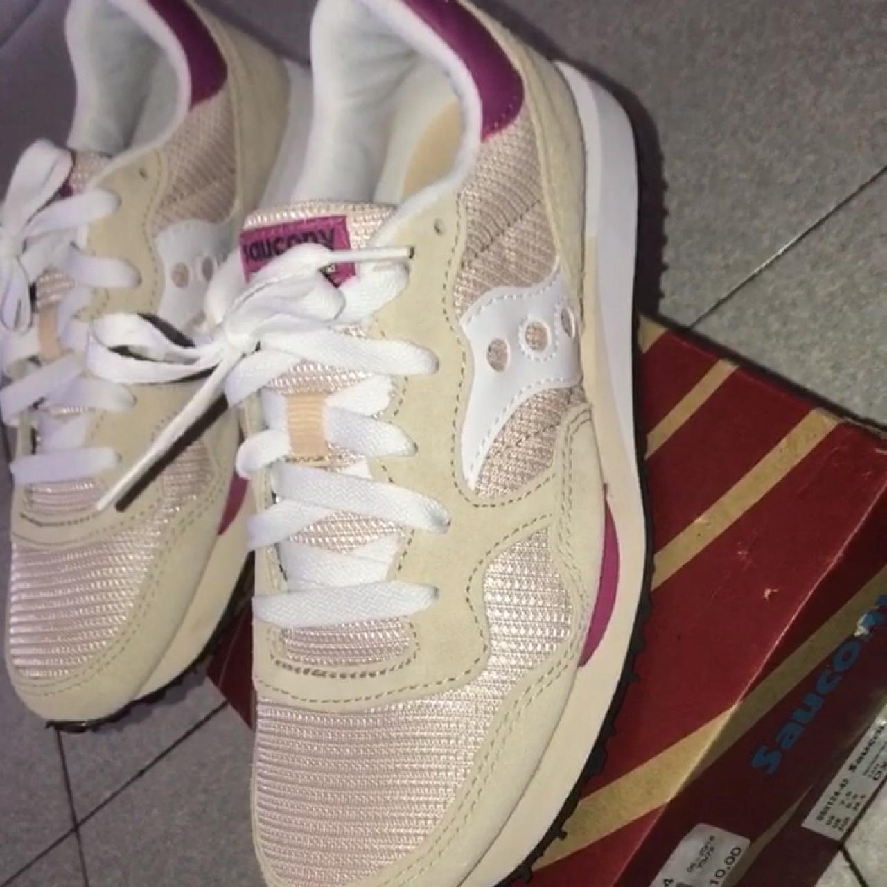 saucony beige e fucsia