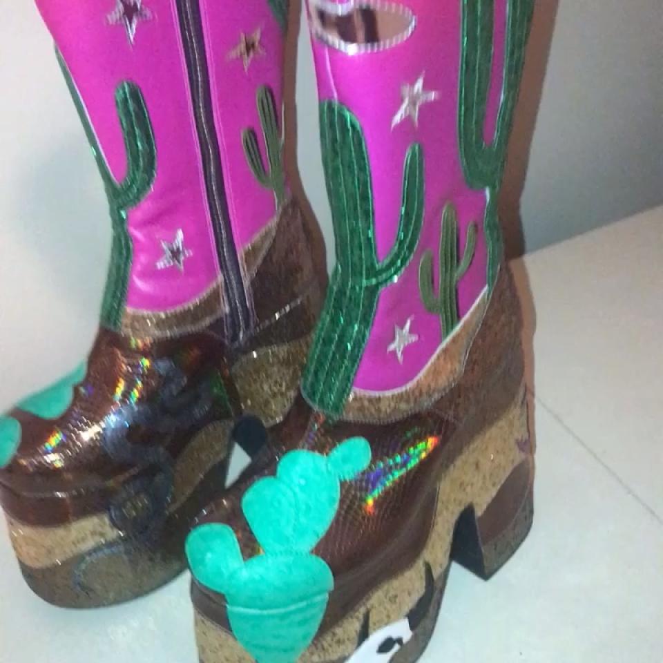 astro valley platform boots