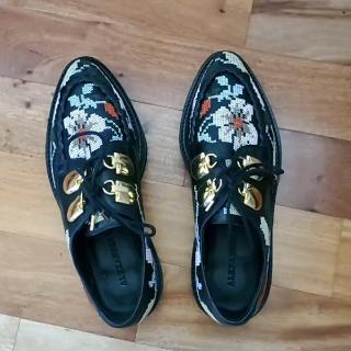 美品 ALEXANDER McQUEEN 38 フェイクファー ポンチョ 美品 ALEXANDER McQUEEN 38 フェイクファー ポンチョ - メルカリ
