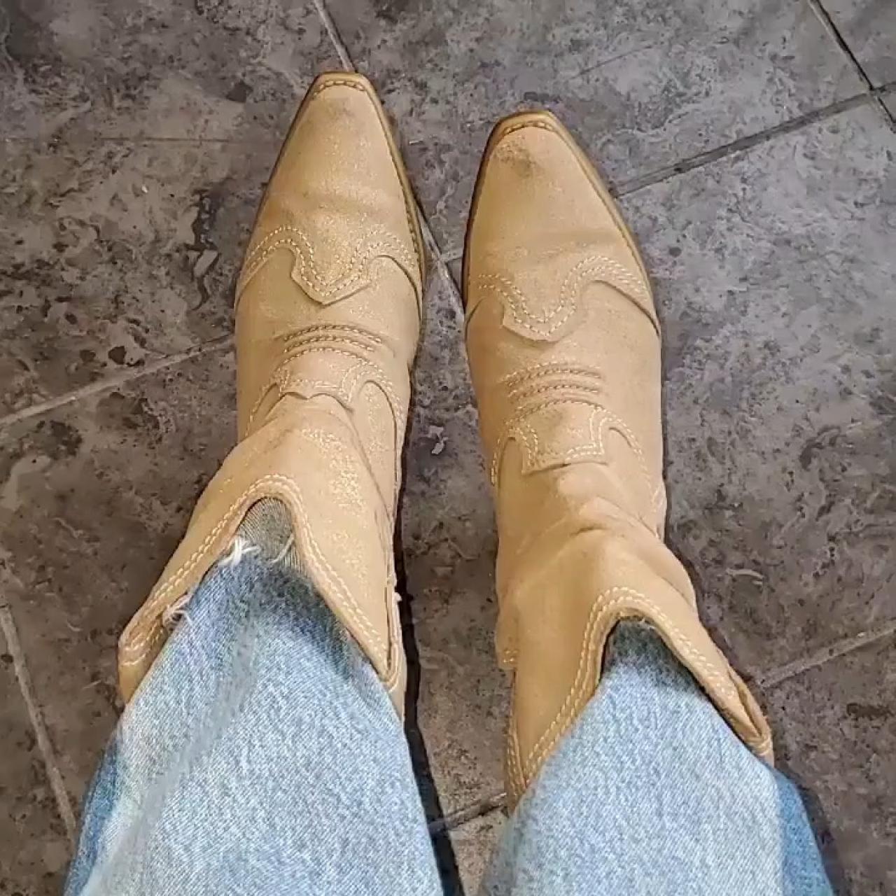 item listed by fel_depop
