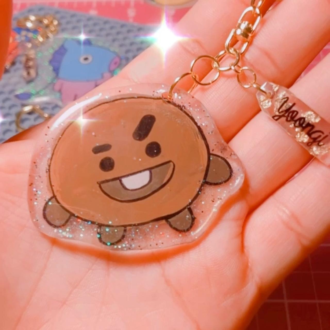 【BTS】シャカシャカキーホルダー♡YOONGI Handcrafted BTS BT21 Shooky glitter charm w/ Yoongi | Depop
