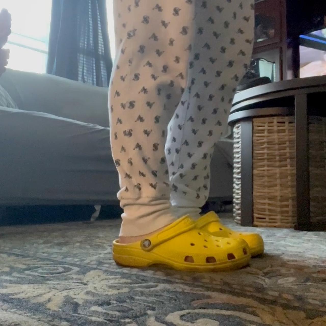 yellow crocs womens 7