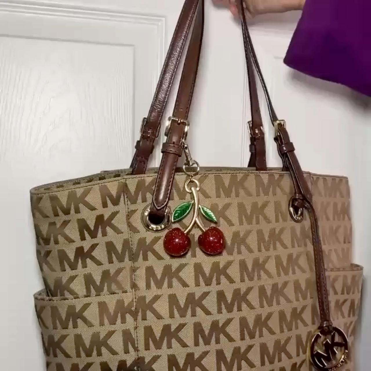 item listed by rubidiaaa