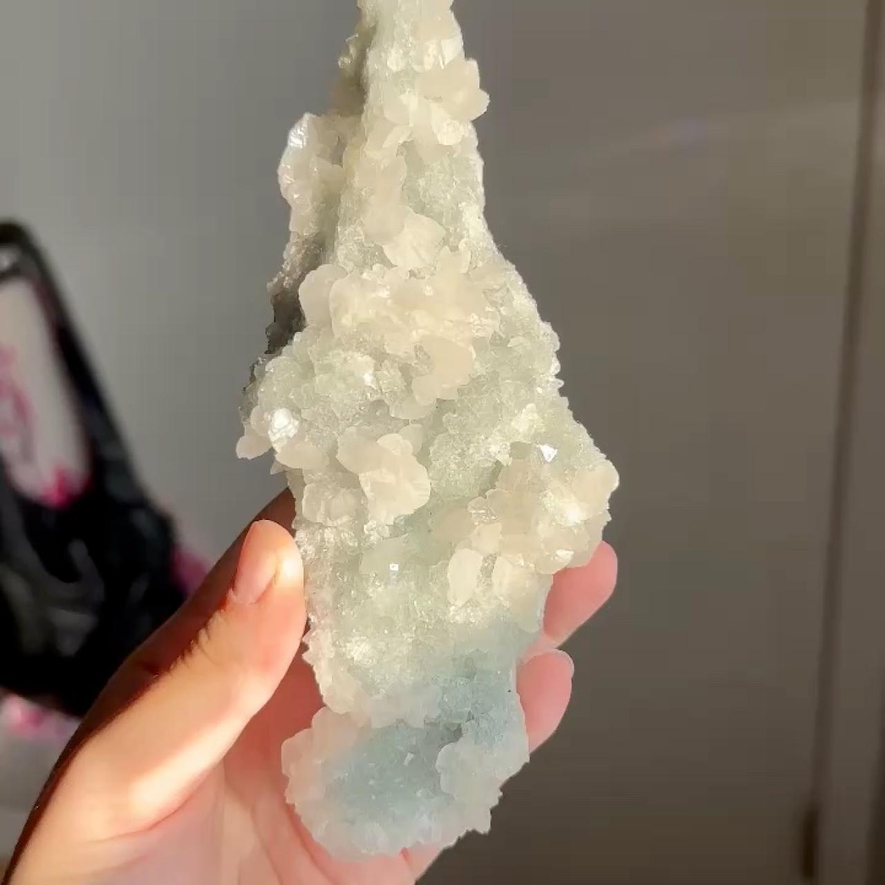 item listed by eclosetshopp