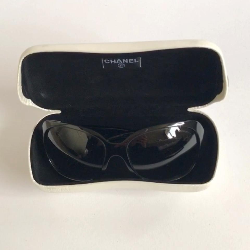 【大人気モデル】CHANEL sunglasses ブラック 芸能人着用 ケース 大人気モデル】CHANEL sunglasses ブラック 芸能人着用 ケース