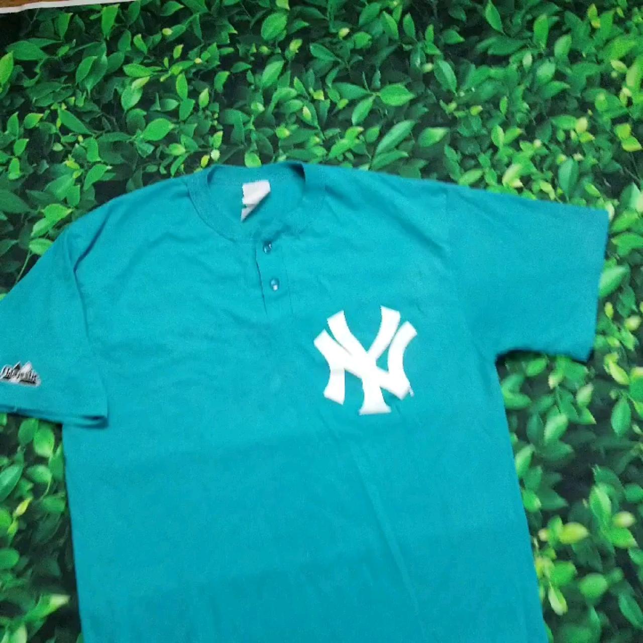 Small New York Yankees henley shirt in excellent - Depop