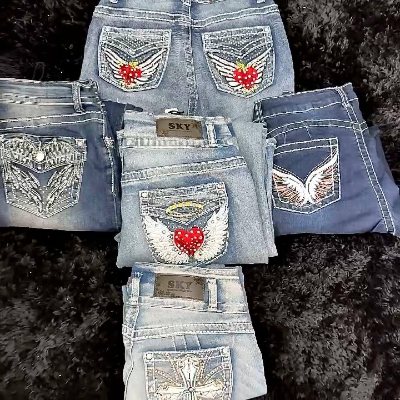 item listed by moon_secrett