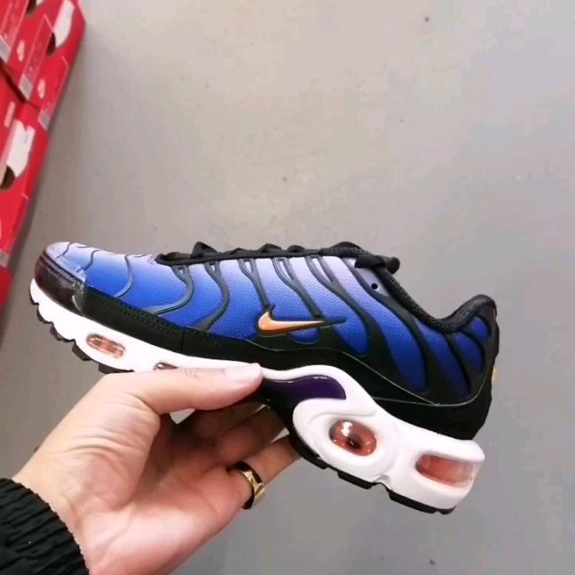 womens navy blue airmax