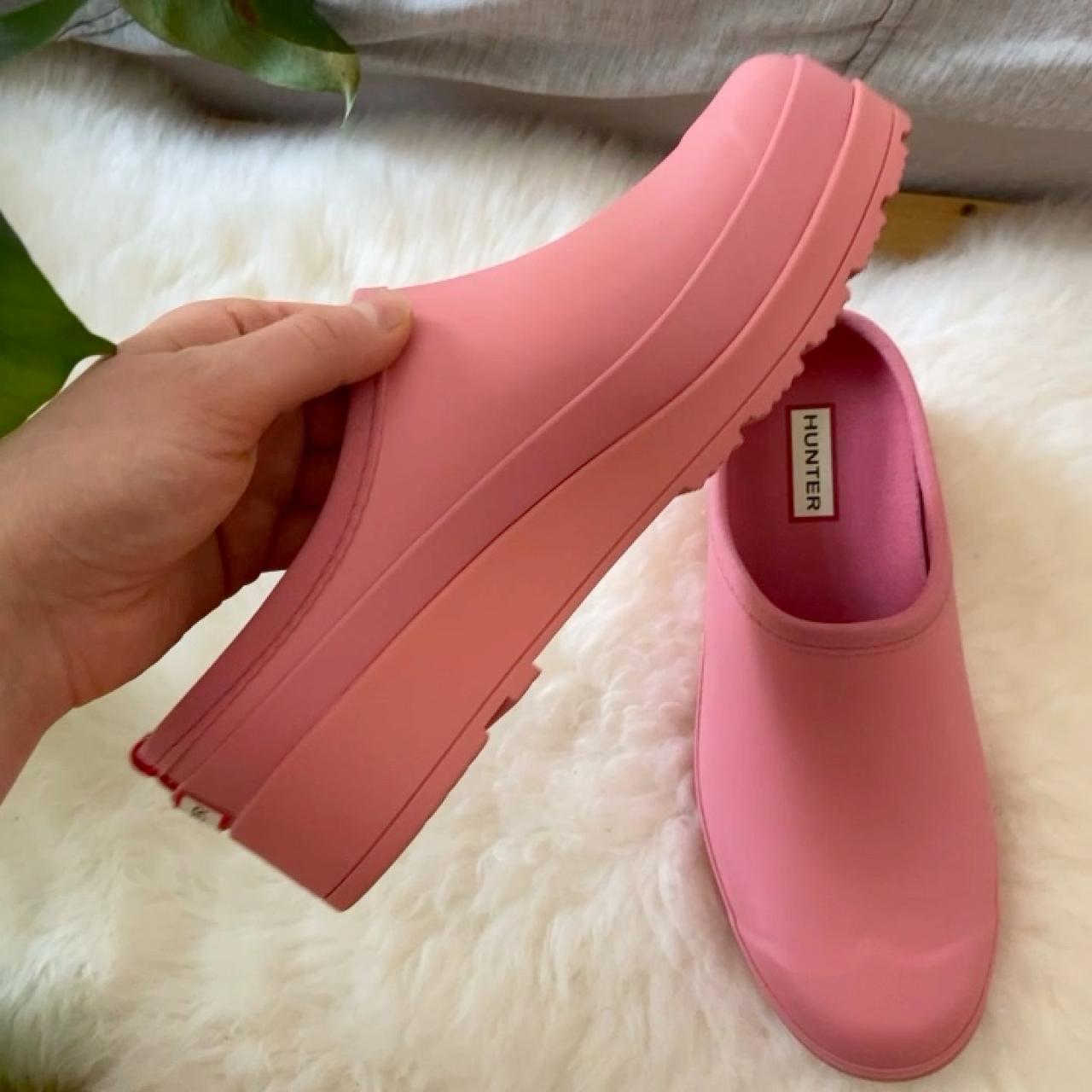 hunter pink clogs