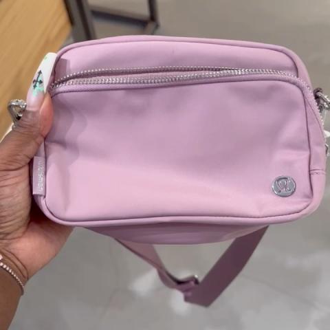 今ならほぼ即納！ Lululemon Everywhere Depop | Metal 2L Bag Crossbody ウェア