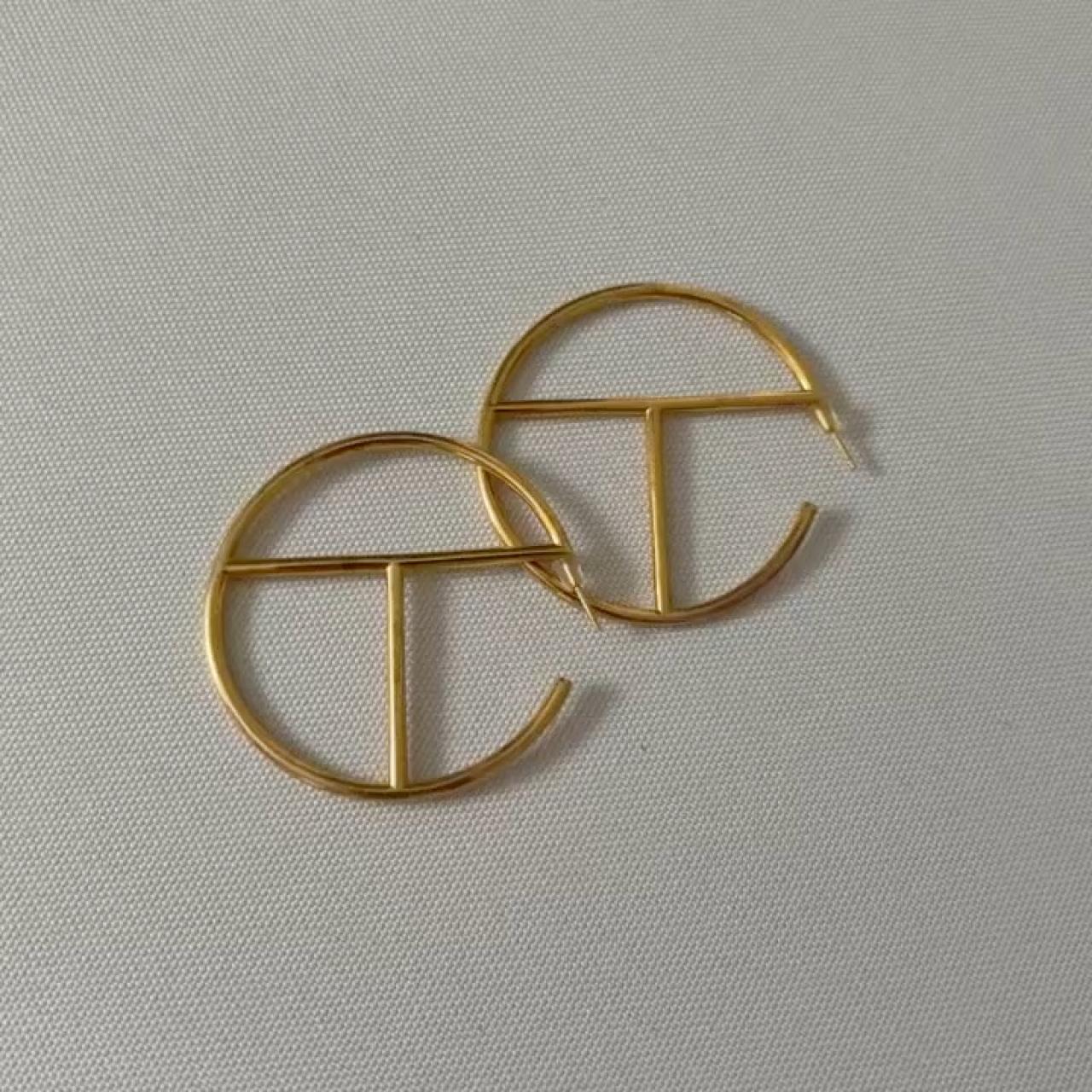 item listed by closetsaleeee