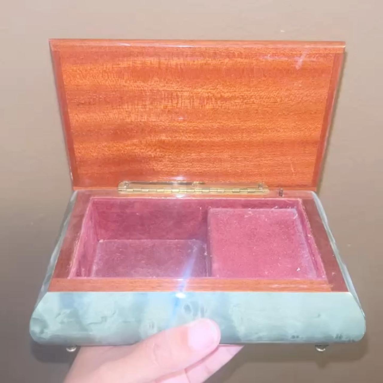 item listed by taraiztenacious