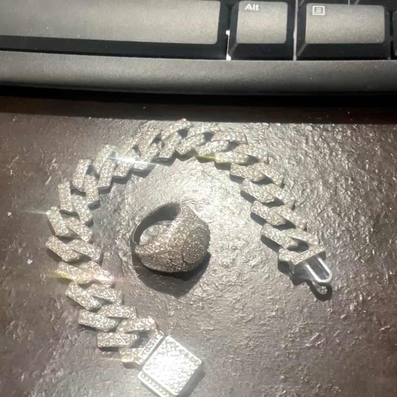 item listed by yorempire