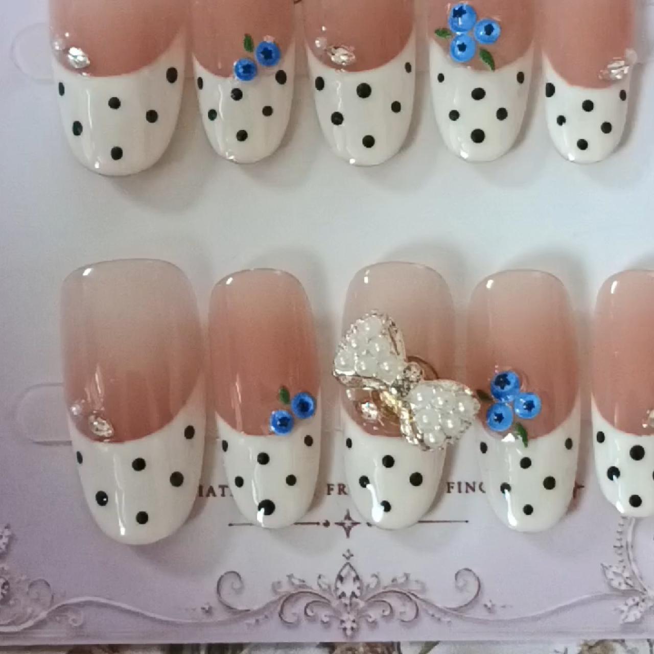item listed by radiant_nails