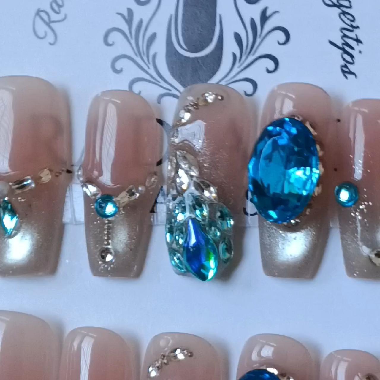 item listed by radiant_nails